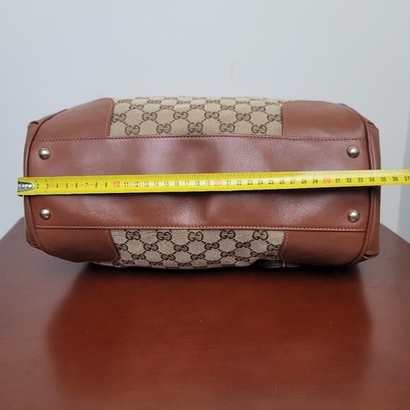 Gucci Beige and Brown Logo Shoulder Bag - Picture 14 of 17